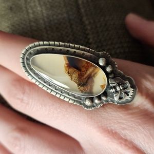 Arrok jewelry Dark spring skull and bee ring size 9.5